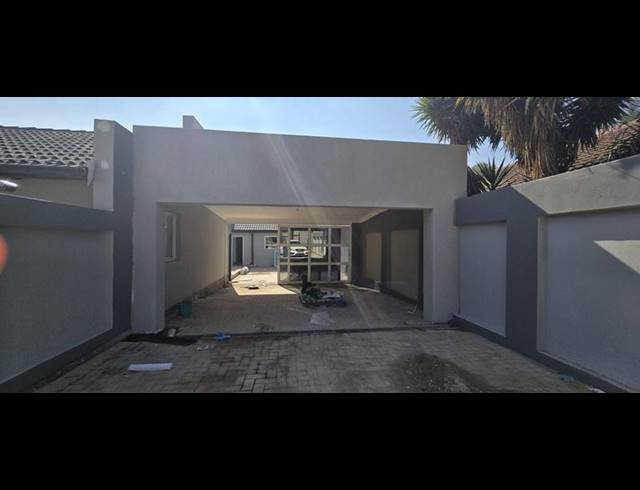 5 BEDROOM HOUSE FOR SALE IN WIERDA PARK